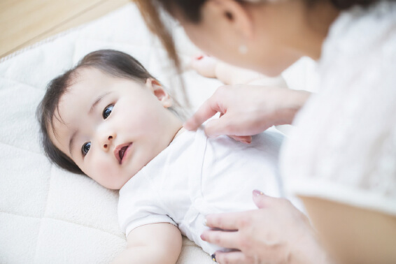 ホルムアルデヒドなどのVOC（揮発性有機化合物）も、ほとんどが空気より重いため床近くに滞留します。