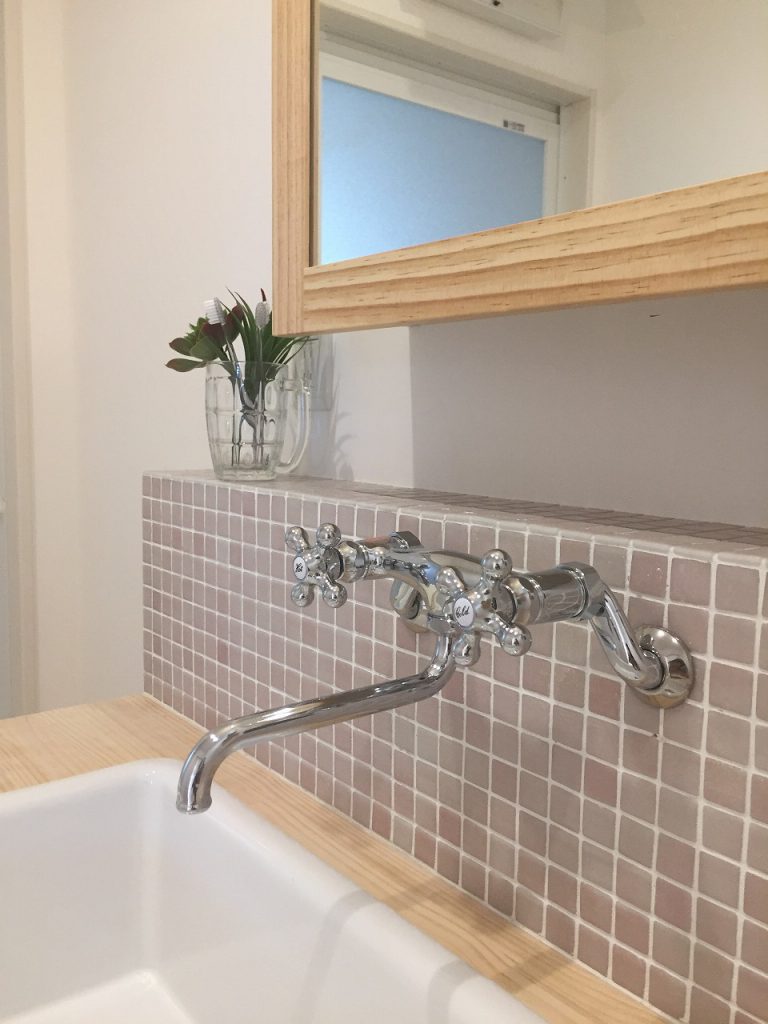 優しい住み心地白と木が心地よいナチュラルなお家