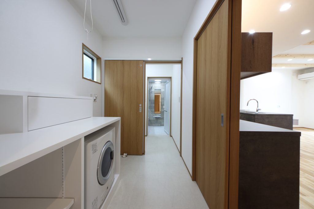 平屋のように暮らせる2階建ての住まい