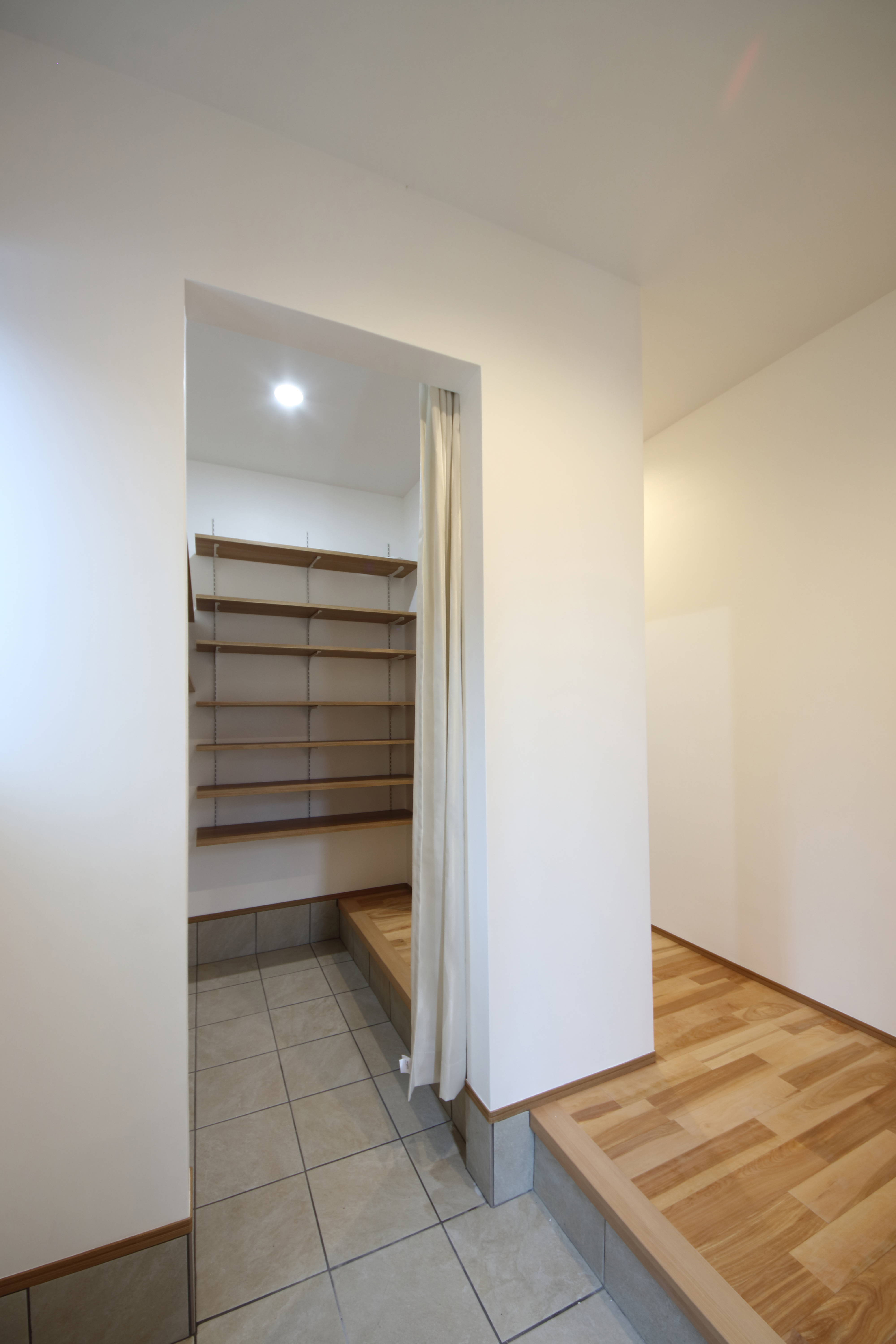 平屋のように暮らせる2階建ての住まい