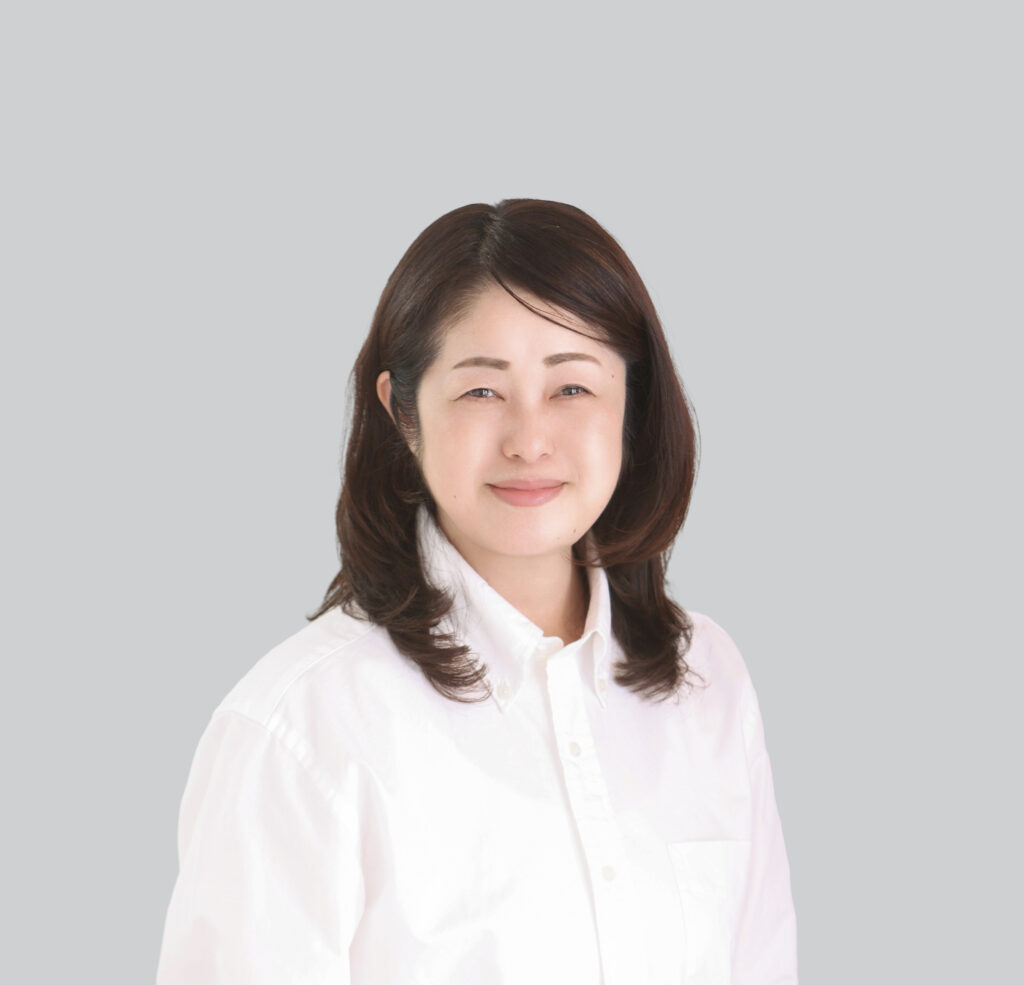 石賀　温子