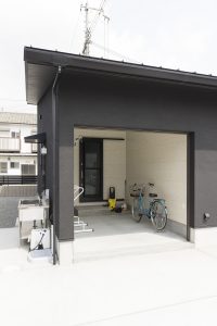 趣味のための空間ビルトインガレージ。