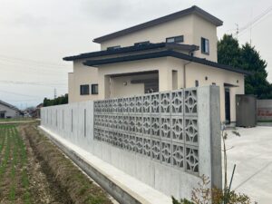 『 岸原建築日記 』･･･ 沖縄の伝統材料で外構つくり