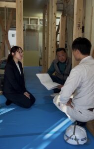 現場では