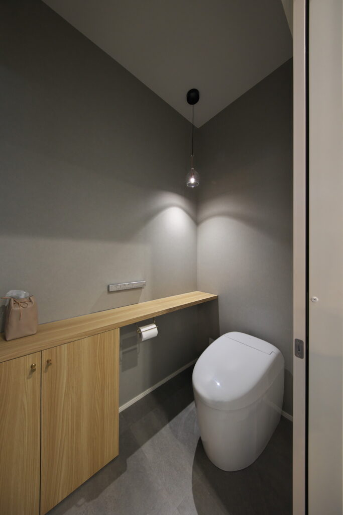 モダンで機能的なトイレ空間