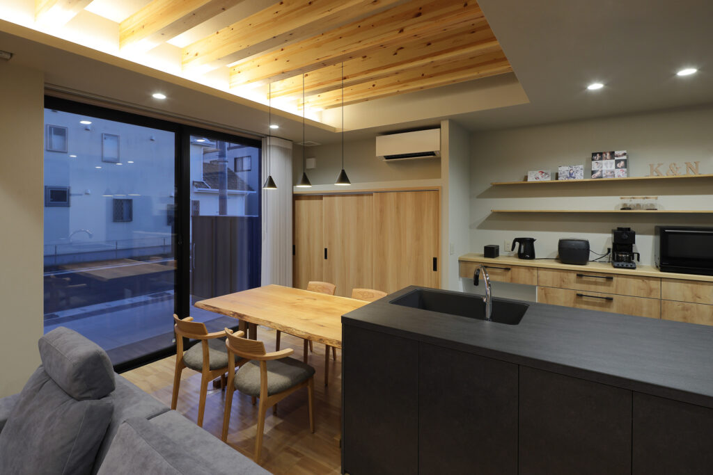 化粧梁が映えるダイニング