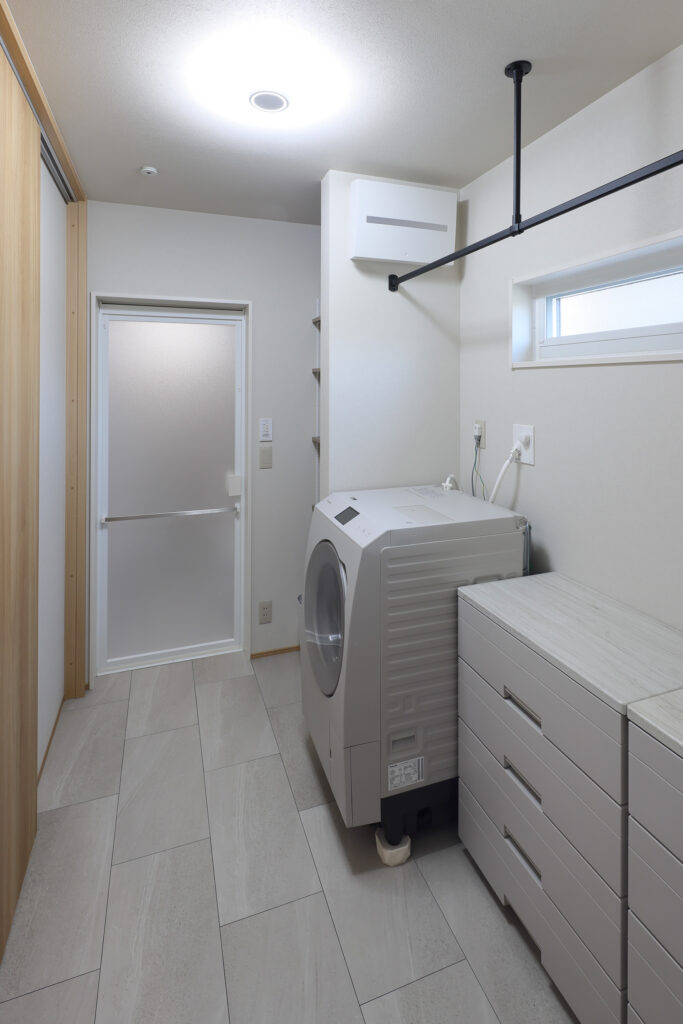 ランドリールームを兼ねた脱衣所