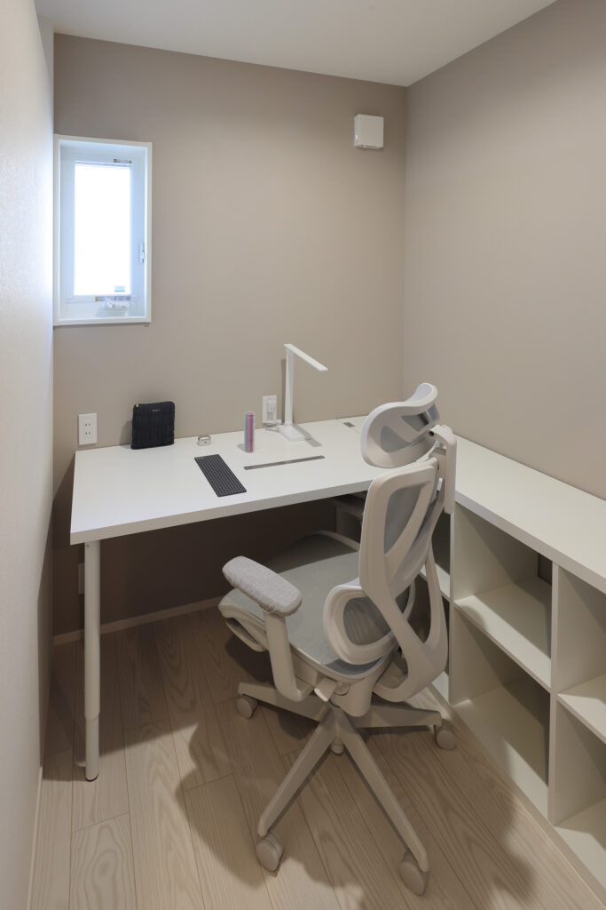 自分時間を楽しむコンパクトな書斎