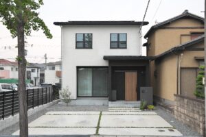 注文住宅 外観 ホワイト×ブラックのシンプルモダンな二階建て住宅