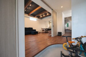 注文住宅 玄関土間 自転車収納 LDKにつながる開放的な間取り